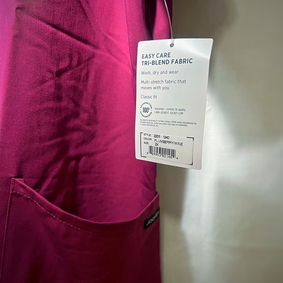 NWT Jockey wine colored Scrub top 2x - Picture 5 of 6